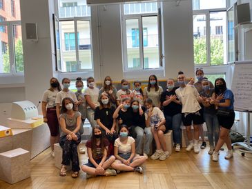 Mit der 8b im Anne-Frank-Lernlabor in Frankfurt
